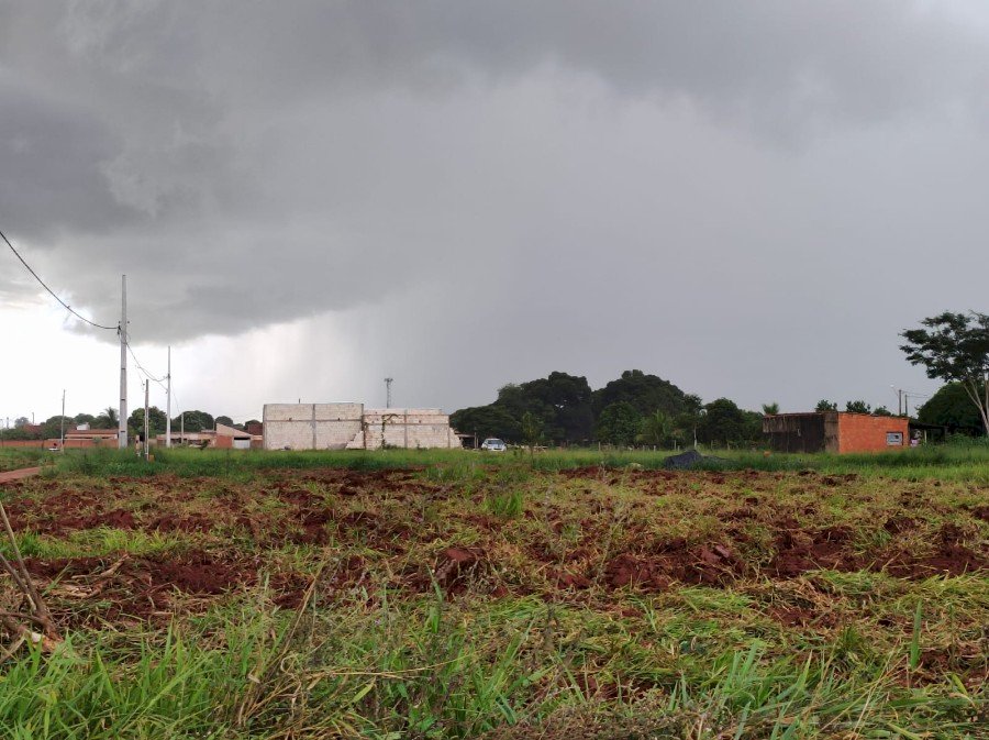 Angélica - Prefeitura não para mesmo com as fortes chuvas.