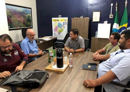 Prefeito Edinho Cassuci se reúne com empresários que querem se instalar em Angélica