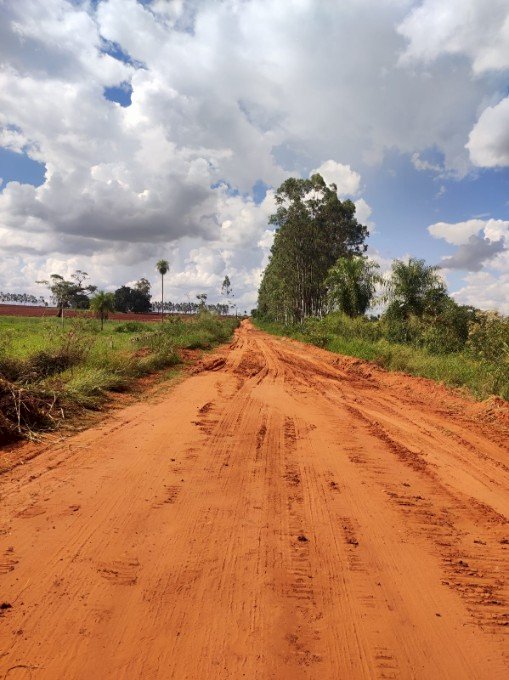 Angélica - Prefeitura municipal através da secretaria de infraestrutura recupera estradas vicinais da área rural.
