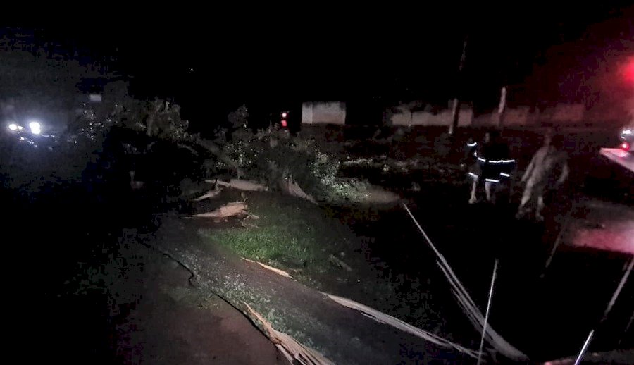 Forte chuva deixa grande rastro de destruição em Nova Andradina