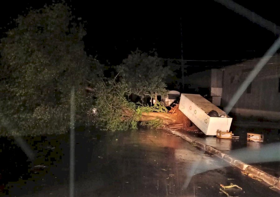 Forte chuva deixa grande rastro de destruição em Nova Andradina