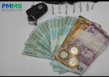Anaurilândia - Polícia Militar prende homem transportando pinos de cocaína durante abordagem .