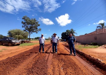 Angélica - Prefeitura coloca todos os maquinários e equipamentos,  para recuperação de ruas, estradas e avenidas.