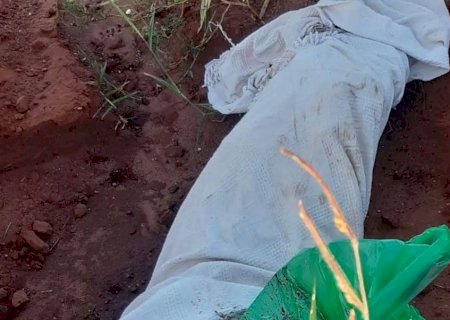 Homem encontrado morto enrolado em lençol com sinais de tortura tinha 30 anos.