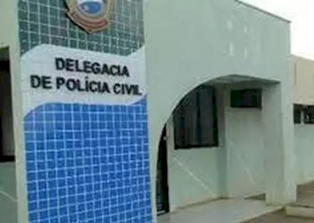 Pedestre é atropelado por moto e morre em estrada .
