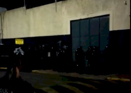 Tropa de Choque da Agepen chega para conter rebelião em presídio de MS