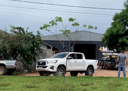 PC de Nova Andradina cumpre mandados em oficinas suspeitas de funcionarem como desmanches.