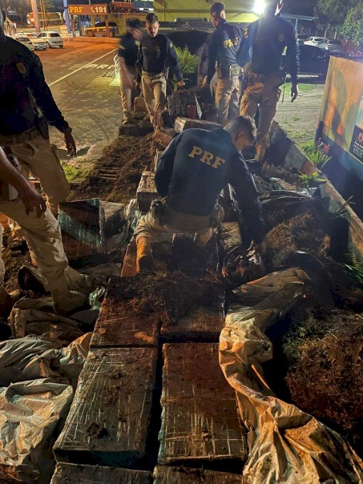 PRF apreende em MT caminhão de Dourados com uma tonelada de droga.