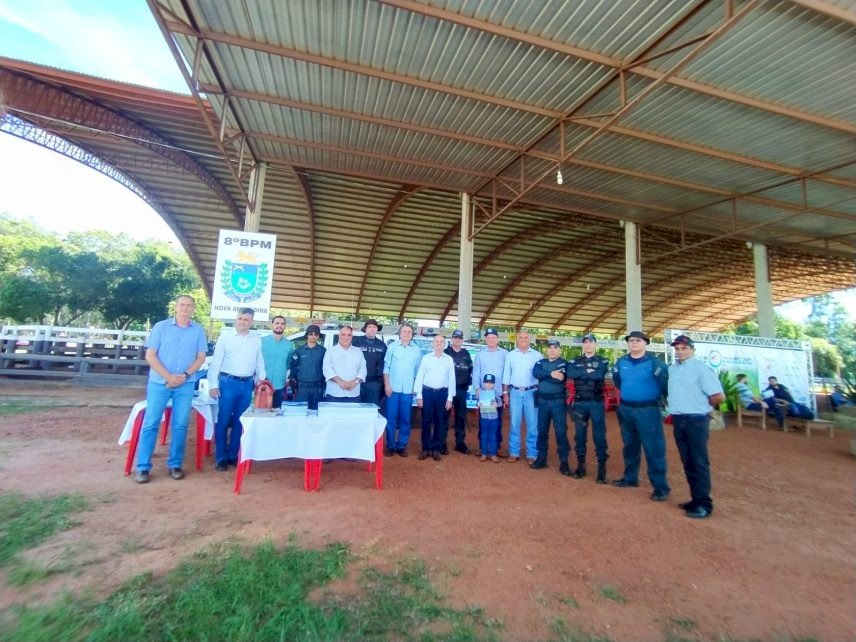 Patrulha Rural do 8° BPM entrega placas de identificação de área monitorada durante Exponatec 2023 em nova Andradina.