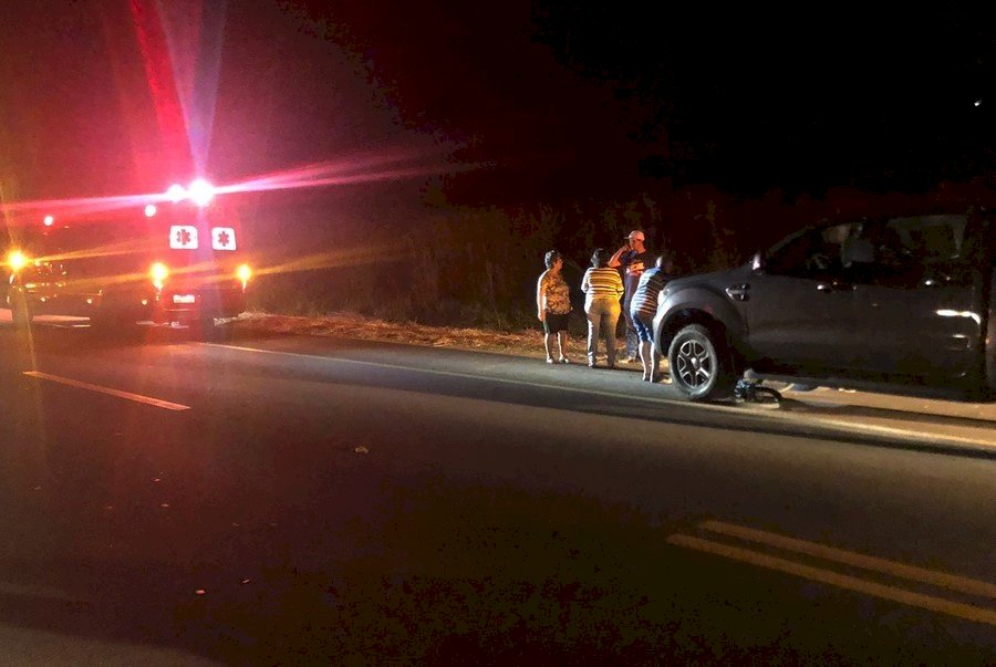 Ciclista é atropelado por caminhonete na alça do anel viário em Nova Andradina