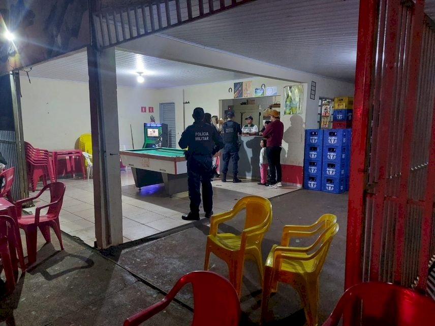 Nova Andradina - Em ação conjunta, PM e Conselho Tutelar deflagram operação de fiscalização em estabelecimentos que vendem bebidas alcoólicas.