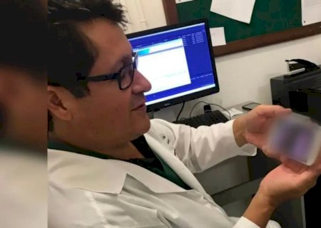 Navirai - Vereador é flagrado vendo suposto vídeo erótico durante plantão em hospital.