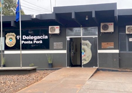 Com bebê no colo mulher é agredida pelo marido após pedir separação.