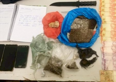 Mulher de 35 é presa por tráfico e por induzir a filha menor a comercializar droga.