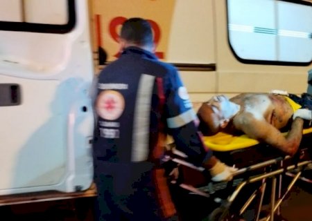 Após briga homem deixa faca ‘cravada’ no peito do próprio irmão em Dourados.