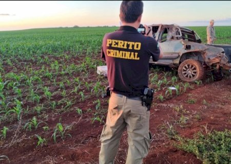 Mulher morre e homem fica após carro capotar na MS-166.