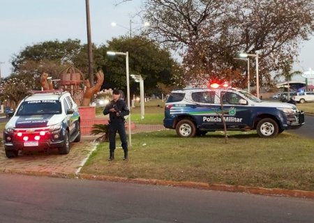 Polícia Militar prende mulher que desferiu golpes de facão no pescoço de seu amásio.
