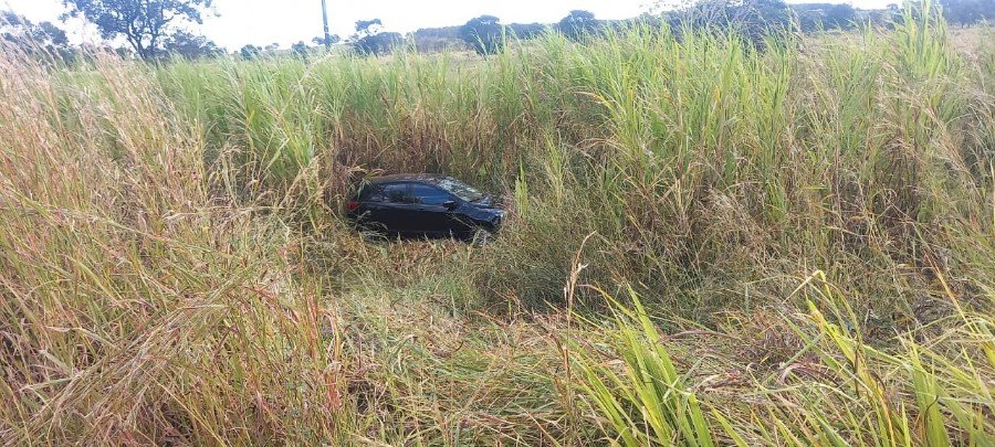 Saída de pista entre Nova Andradina e Nova Casa Verde deixa uma pessoa ferida