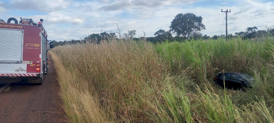 Saída de pista entre Nova Andradina e Nova Casa Verde deixa uma pessoa ferida