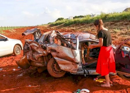 Acidente na BR-060 deixa criança, adolescente e 2 adultos em estado grave.