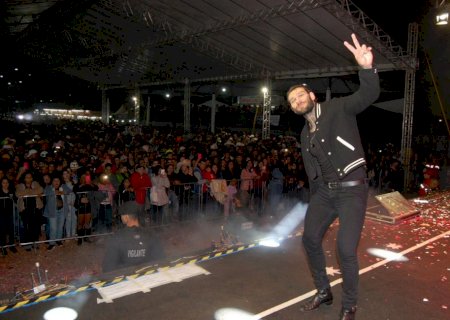 Festa em comemoração aos 47 anos de Angélica, reúne público de 20 mil pessoas em todos os dias de evento.