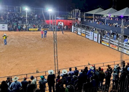 Festa do Peão de Angélica continua nesta sexta-feira com show de Zé Henrique e Gabriel