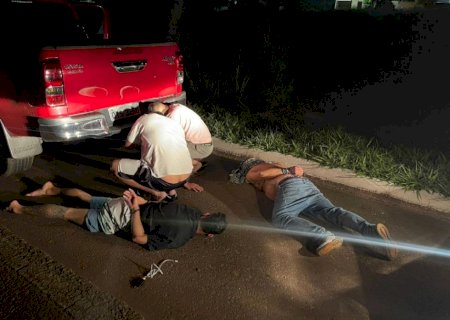 Defron recupera caminhonete furtada e detém 4 suspeitos em Nova Andradina.