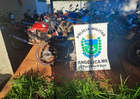 Polícia Militar apreende motocicleta e conduz três menores para a delegacia por direção perigosa