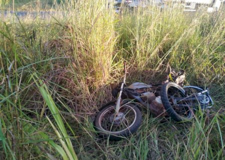 Nova Andradina - Acidente entre caminhonete e moto na MS- 134 deixa duas vitimas feridas.