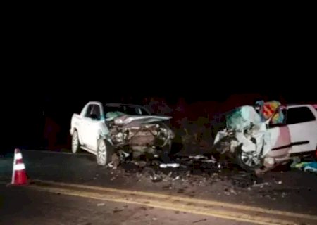 Pastor e enteada grávida de 8 meses morrem em acidente de carro.