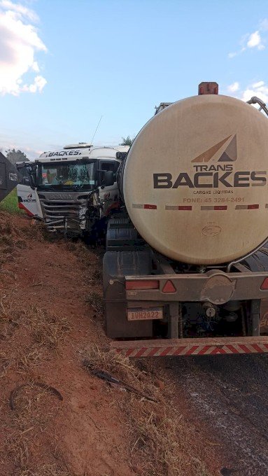 Van com placas de Ivinhema se envolve em acidente com uma vítima fatal no Paraná.