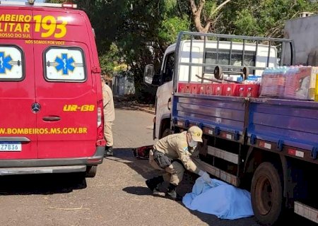 Nova Andradina - Homem morre esmagado em acidente entre moto e caminhão.