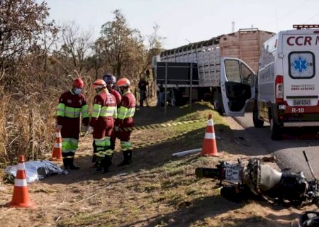 Acidente envolvendo quatro veículos deixa motociclista morto na BR-163.