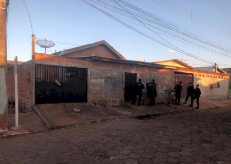 Polícia Militar prende jovem por porte de arma, ameaça e desacato em Nova Andradina