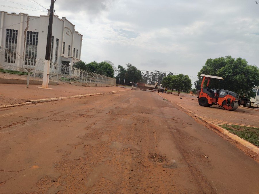 Angélica - Prefeitura realiza a operação tapa buracos para dar início ao recapeamento das ruas e avenidas.