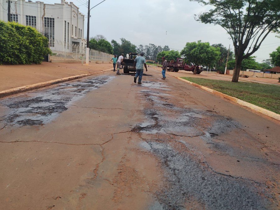 Angélica - Prefeitura realiza a operação tapa buracos para dar início ao recapeamento das ruas e avenidas.
