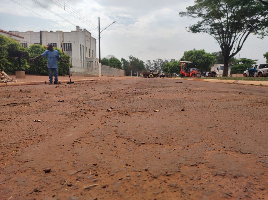 Angélica - Prefeitura realiza a operação tapa buracos para dar início ao recapeamento das ruas e avenidas.