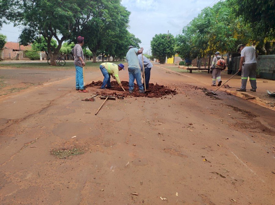 Angélica - Prefeitura realiza a operação tapa buracos para dar início ao recapeamento das ruas e avenidas.