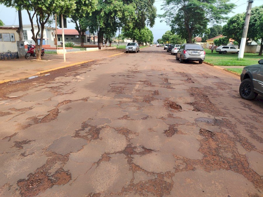 Angélica - Prefeitura realiza a operação tapa buracos para dar início ao recapeamento das ruas e avenidas.