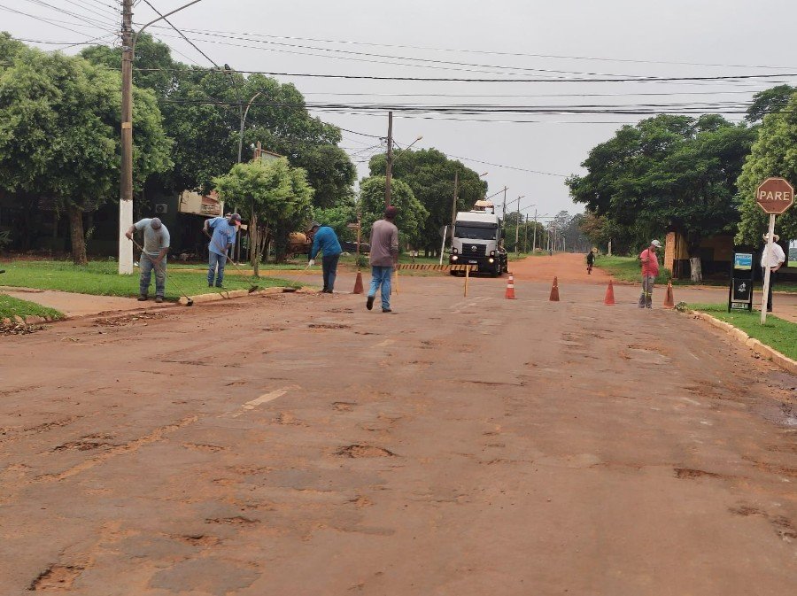 Angélica - Prefeitura realiza a operação tapa buracos para dar início ao recapeamento das ruas e avenidas.