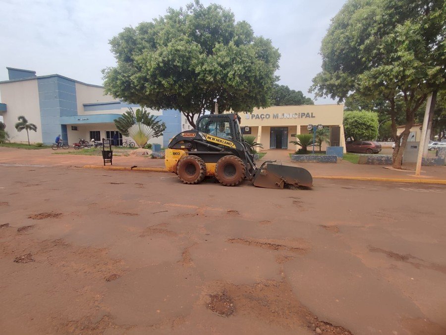 Angélica - Prefeitura realiza a operação tapa buracos para dar início ao recapeamento das ruas e avenidas.