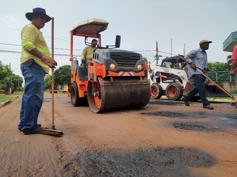 Angélica - Prefeitura realiza a operação tapa buracos para dar início ao recapeamento das ruas e avenidas.