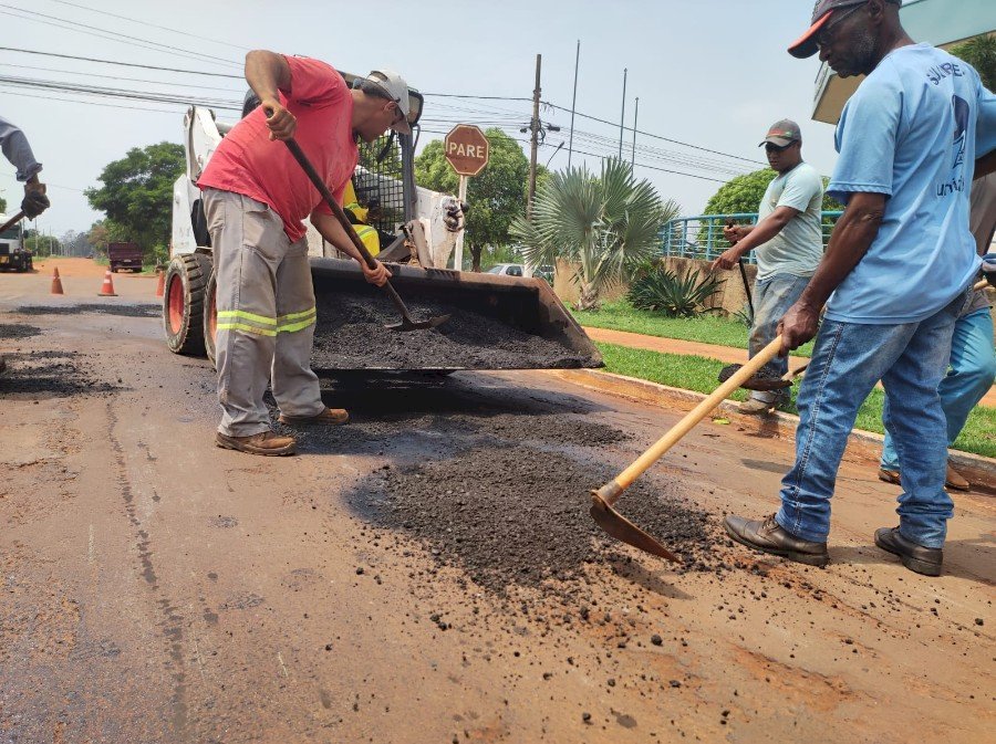 Angélica - Prefeitura realiza a operação tapa buracos para dar início ao recapeamento das ruas e avenidas.