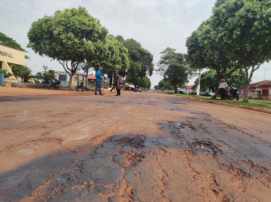 Angélica - Prefeitura realiza a operação tapa buracos para dar início ao recapeamento das ruas e avenidas.