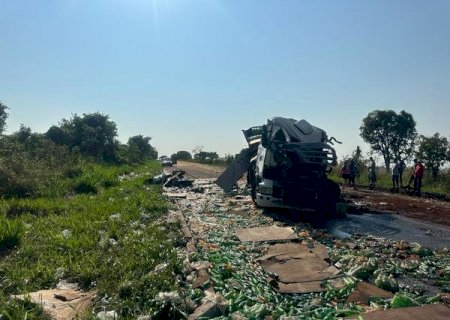 Carreta que seguia sentido Nova Casa Verde se envolve em acidente com morte na BR-267