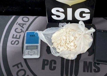 Em Nova Andradina, mulher é presa com cocaína avaliada em R$ 12 mil.