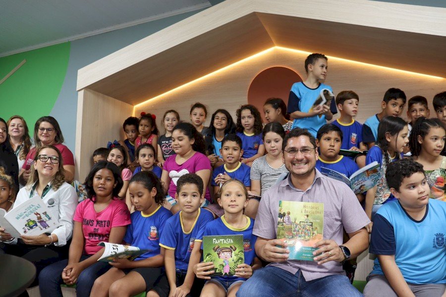 Angélica ganha Biblioteca Contos e Encantos