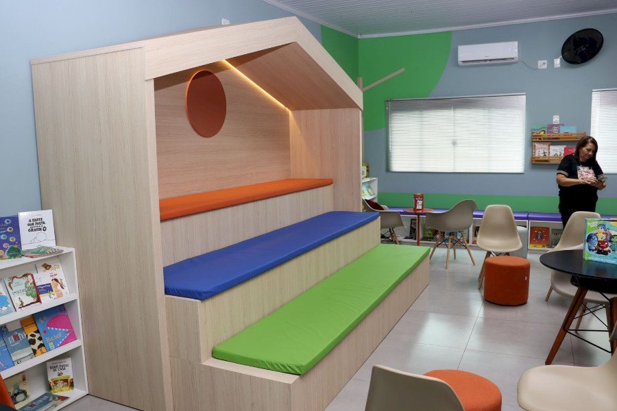 Angélica ganha Biblioteca Contos e Encantos