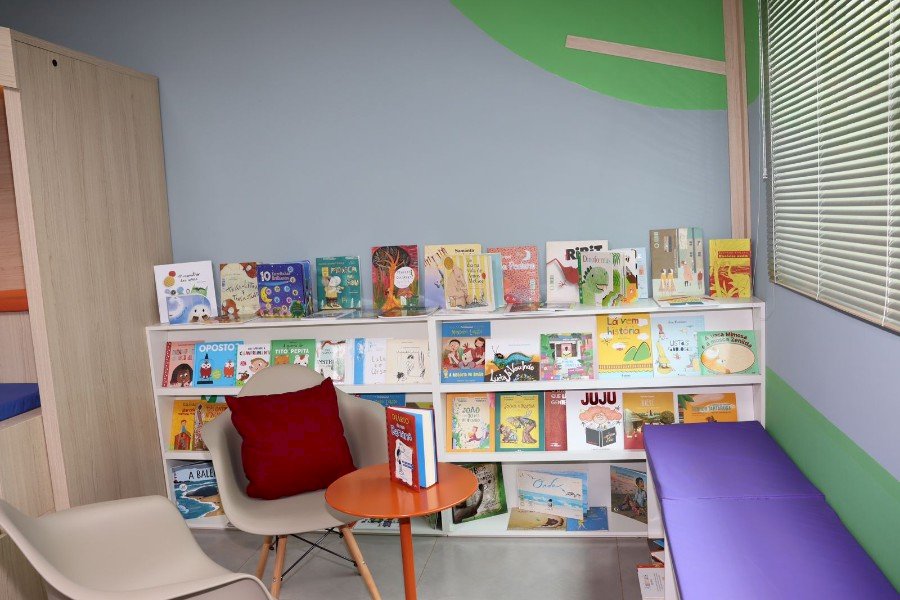 Angélica ganha Biblioteca Contos e Encantos