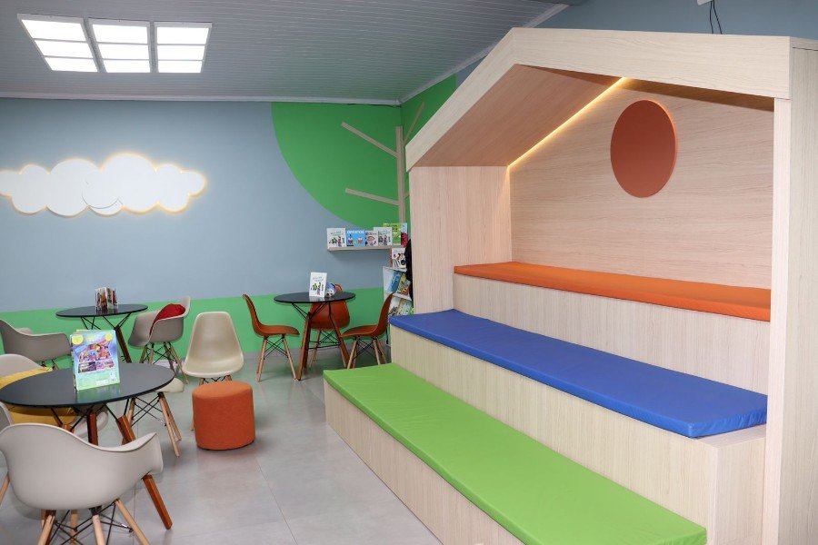 Angélica ganha Biblioteca Contos e Encantos